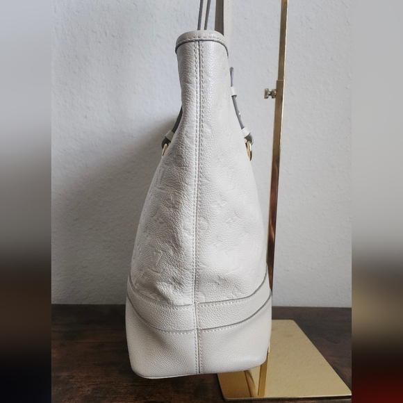 Louis Vuitton Monogram Empreinte Citadine - Picture 4 of 16